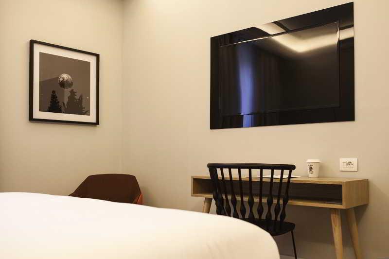One Shot Recoletos Hotell Madrid Exteriör bild