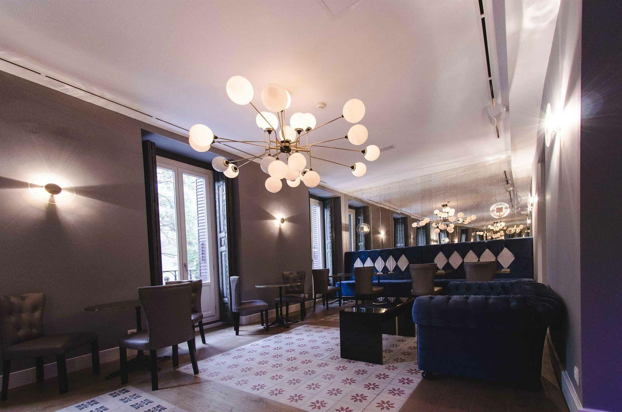 One Shot Recoletos Hotell Madrid Exteriör bild